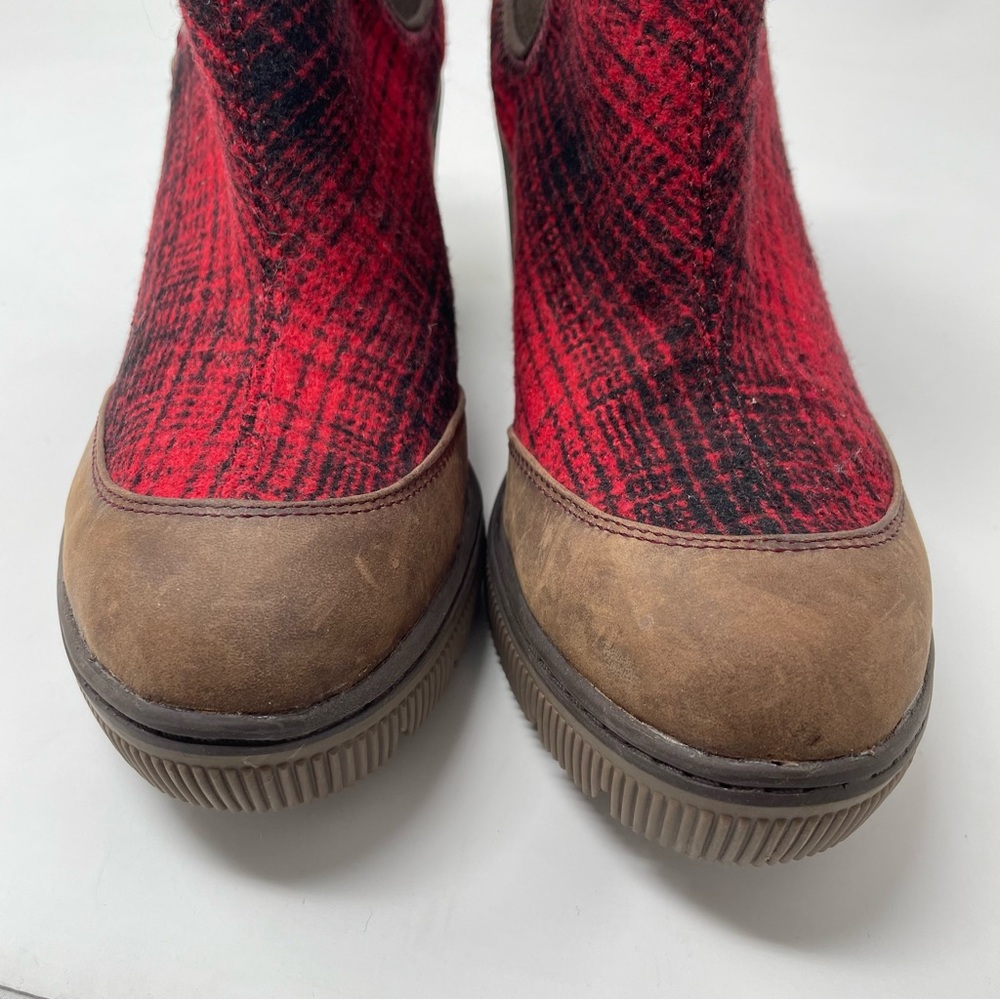 CAT Caterpillar Red Plaid Ankle Booties Size 8 - Picture 4 of 9